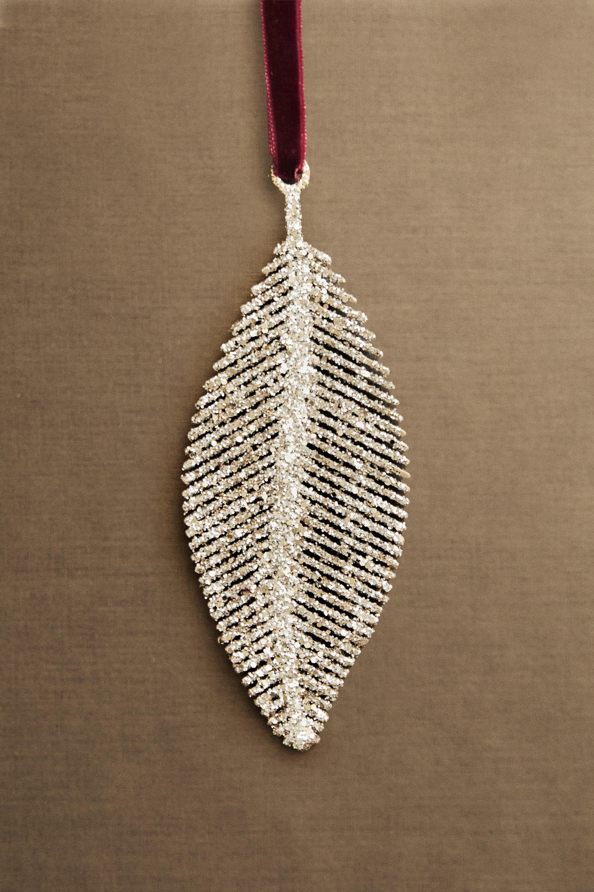 SHINY LEAF CHRISTMAS TREE ORNAMENT